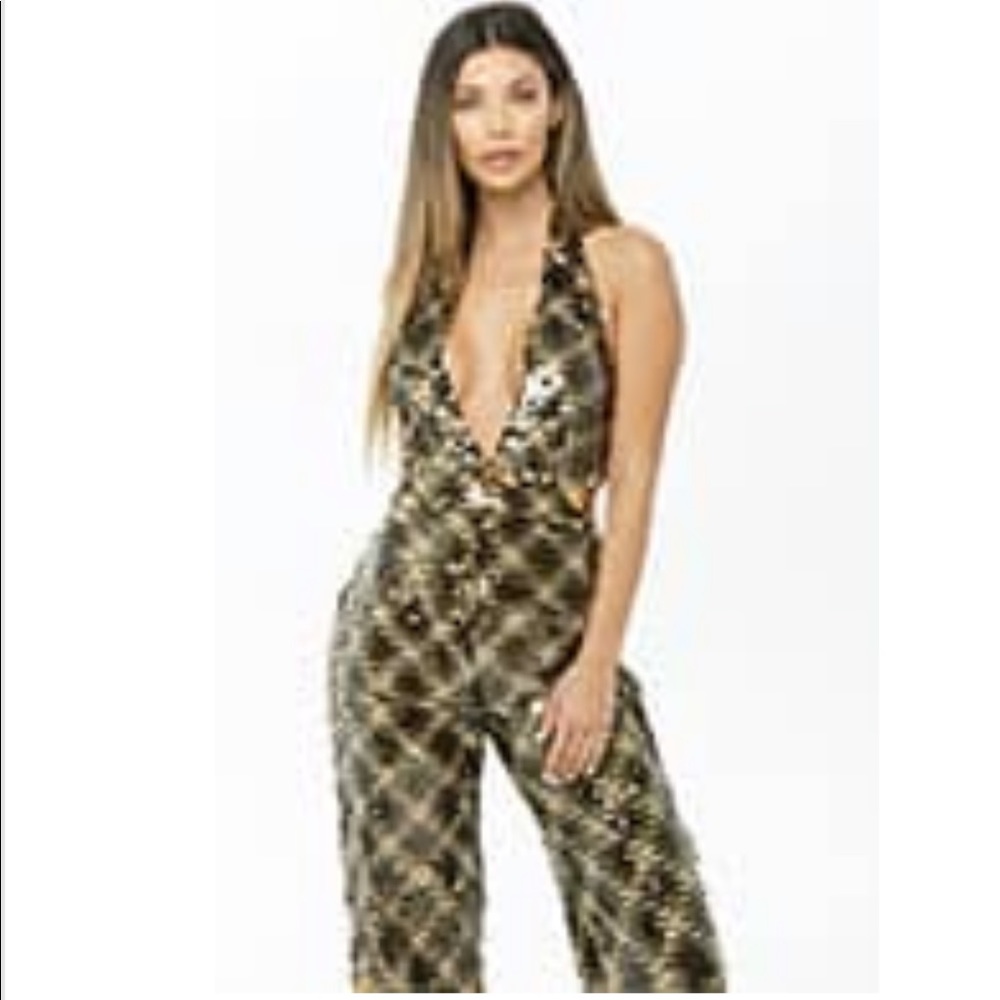 Sequin Halter Jumpsuit
LARGE,BRONZE